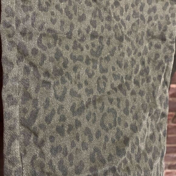 Three Hearts Army Green Leopard Ankle Pants One Size NEW - Picture 3 of 6